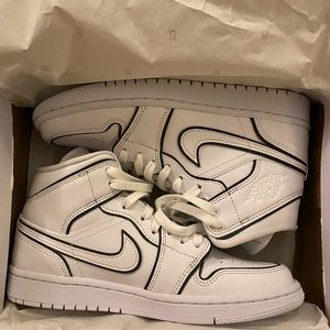 NIKE air Jordan mid.